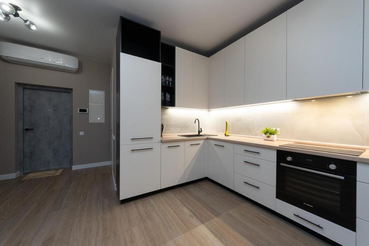 New Modern Apartments. Metro Minskaya Kiev Eksteriør billede